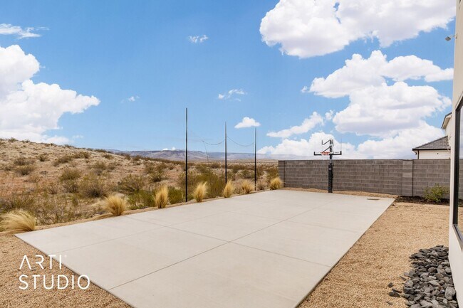 Building Photo - Beautiful 6 Bedroom 4.5 Bathroom Home in D...