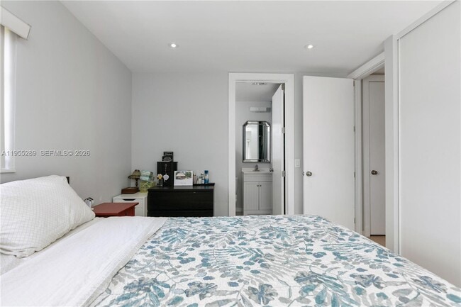 Building Photo - 9981 SW 13th Terrace