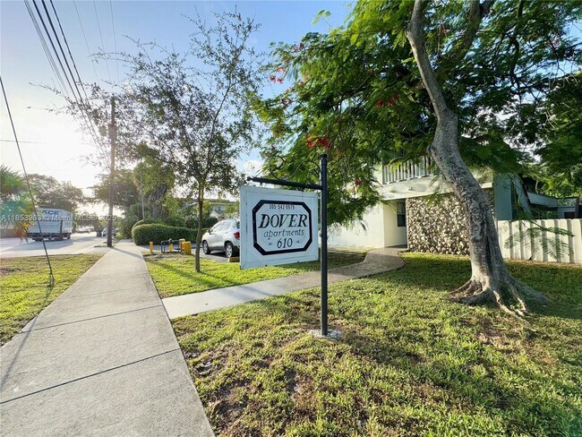 Primary Photo - 610 NE 123rd St