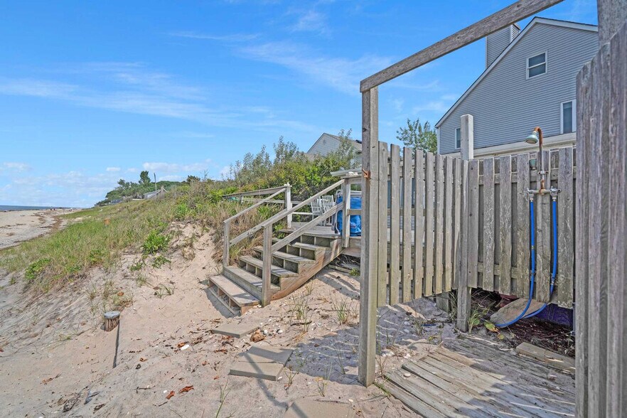 Building Photo - 184 Creek Rd