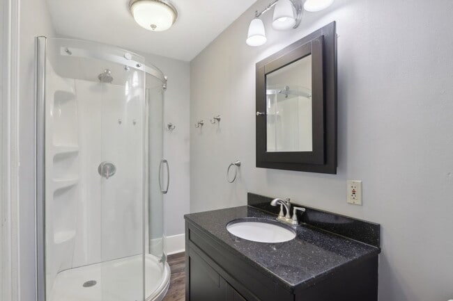 Building Photo - Charming 3-Bedroom Home for Rent in Lake M...