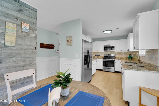 Building Photo - 11 Saratoga Ct