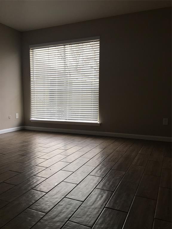 Building Photo - 5625 Antoine Dr