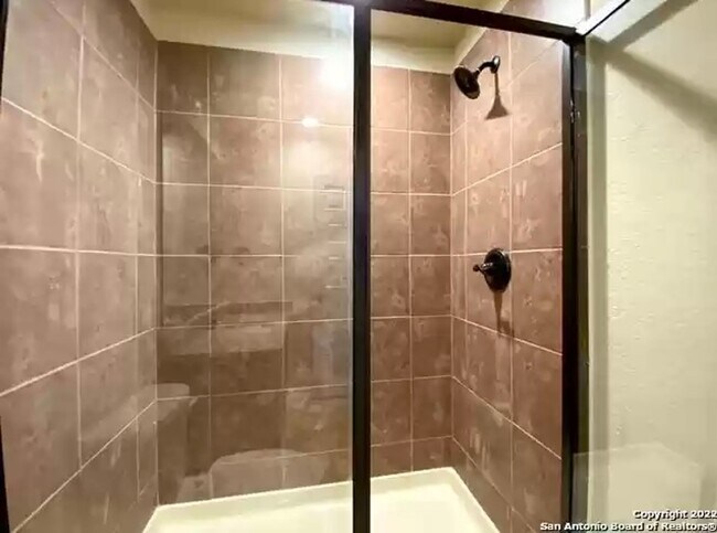 Building Photo - Luxury Duplex in Seguin (Navarro ISD)