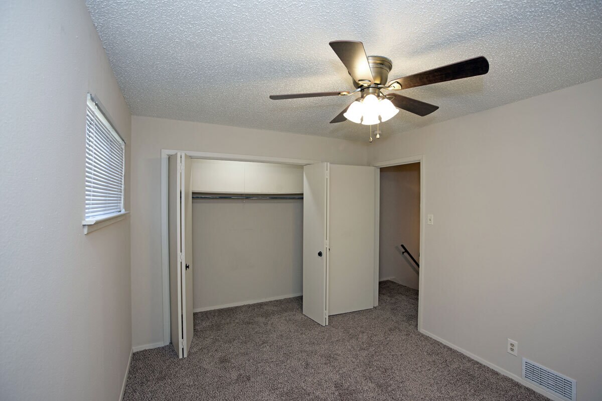 Building Photo - 114 E Amherst Dr