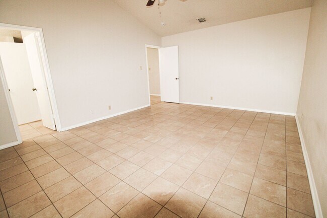 Building Photo - 3223 Tree Grove Dr