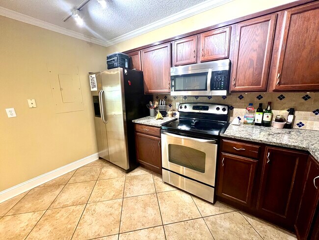 Building Photo - 1131 Stringers Ridge Rd