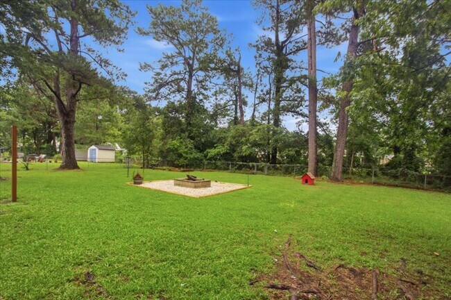 Building Photo - 208 Greenbriar Dr