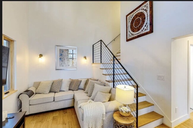 Building Photo - $2,700 - All Utilities Included Modern ADU with Two Bedrooms Townhouse Ready For Lease!