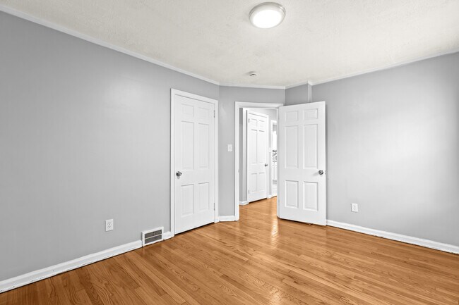 Building Photo - 5566 Haverhill St