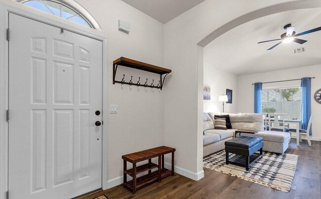 Building Photo - 320 S 70th St