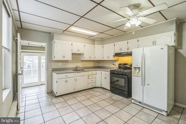 Building Photo - 4658 Mansion St