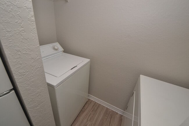 Building Photo - 1/1 Condo in Park Central ~ Gated Community with Resort Style Amenities