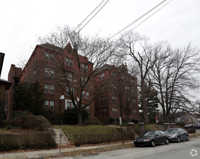 Building Photo - Park Spring Manor