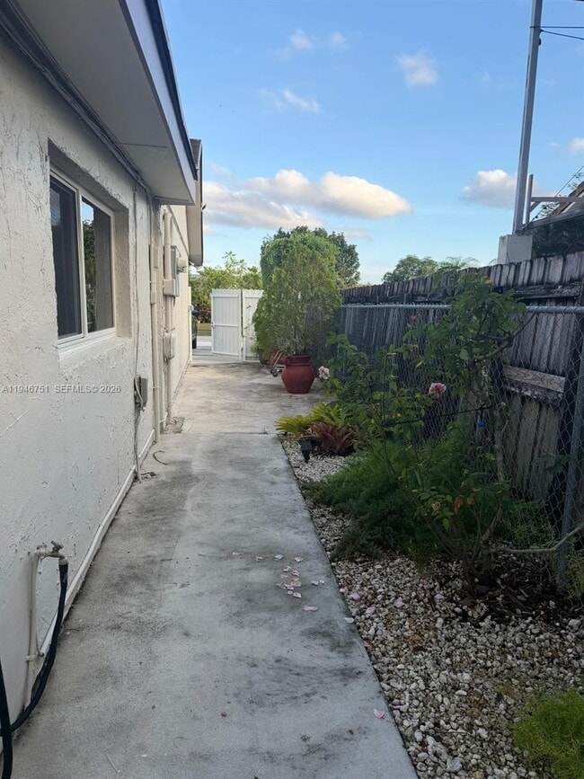 Building Photo - 5114 SW 133rd Ct Dr