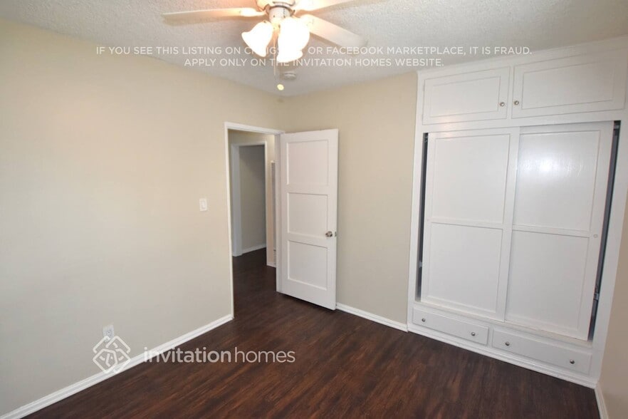 Building Photo - 6430 Silverette Dr