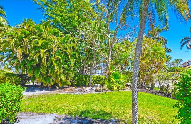 Building Photo - 2125 Marina Dr