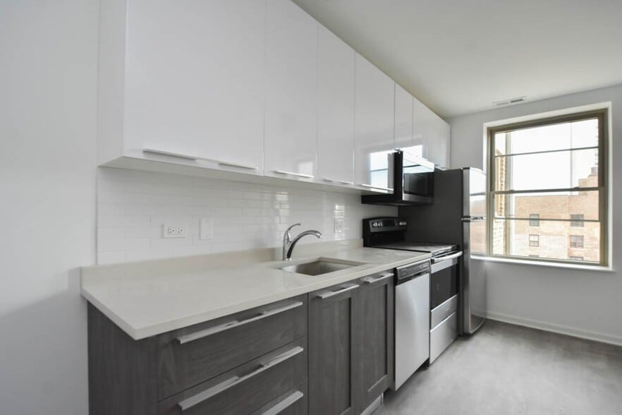 Building Photo - 940 W Winona St