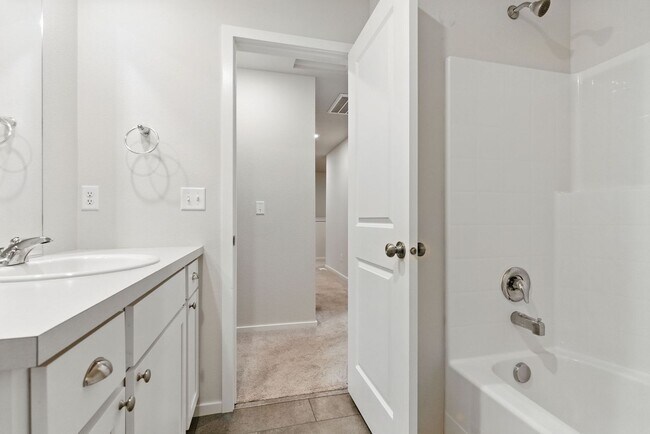 Building Photo - Beautifully Maintained Home in Coveted HOA...