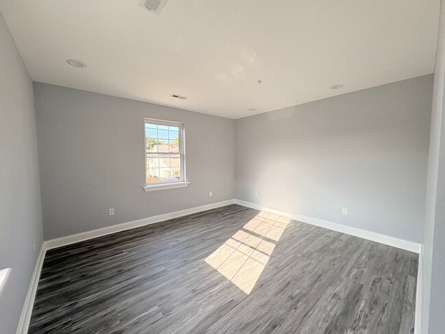 Building Photo - 6710 Hudson St