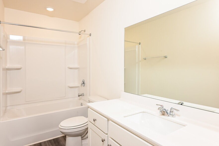 Building Photo - 193 Long Dr