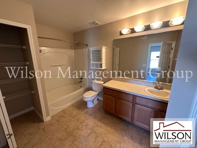 Building Photo - 512 Bella Rosa Cir