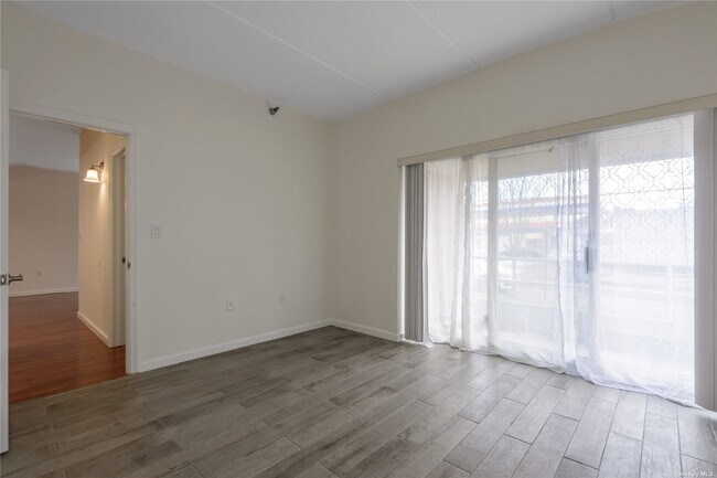 Building Photo - 205 Mineola Blvd