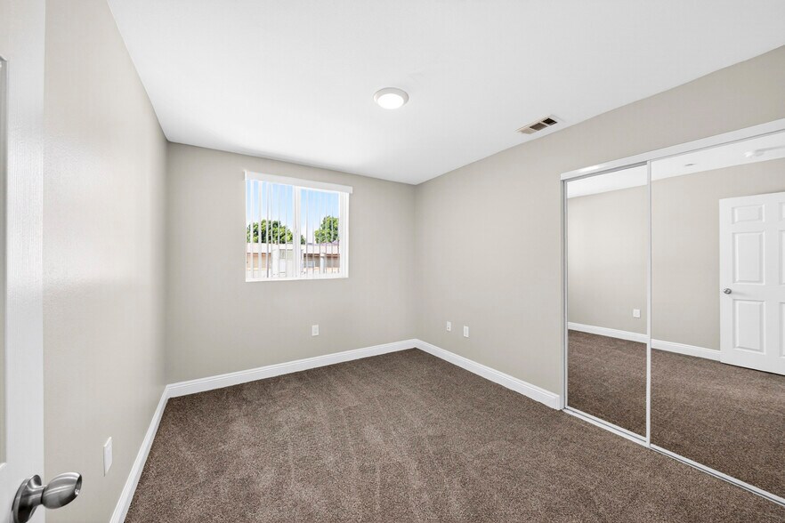 Building Photo - 11227 Towne Ave