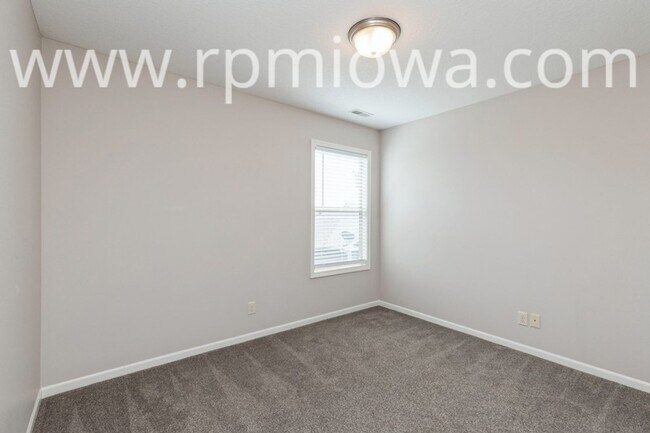 Building Photo - LARGE PRAIRIE TRAIL HOME!! 4 Bedroom, 3.5 Bath Home in Ankeny