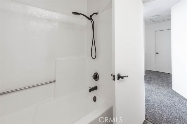 Building Photo - 549 W 220th St