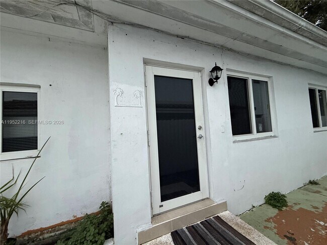 Building Photo - 1122 NW 32nd Ct