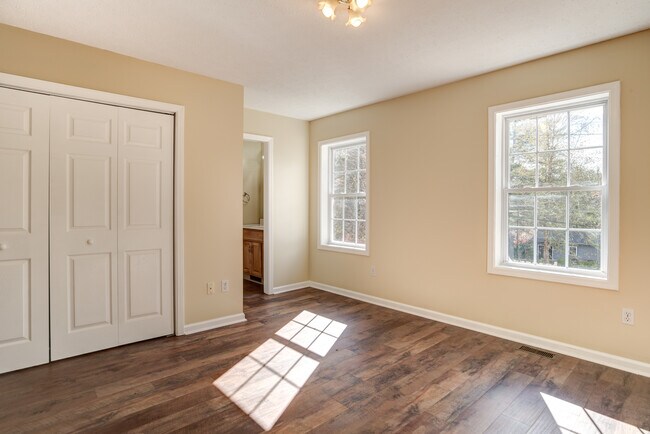 Building Photo - 216 Windsor Ct