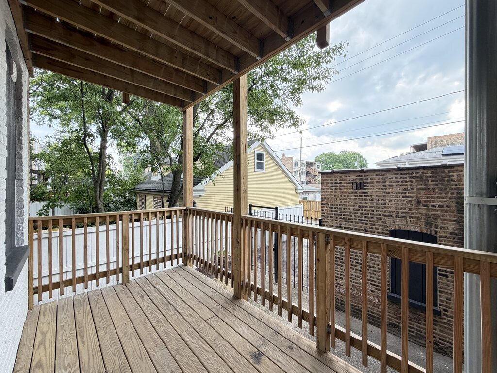 Building Photo - 5452 N Paulina St
