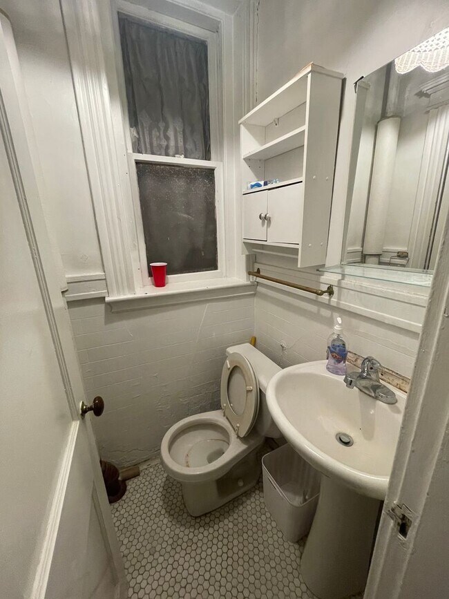 Building Photo - 9/1 No Fee! Massive 4BR/1.5BA near Audubon Circle, BU, Kenmore, Longwood!