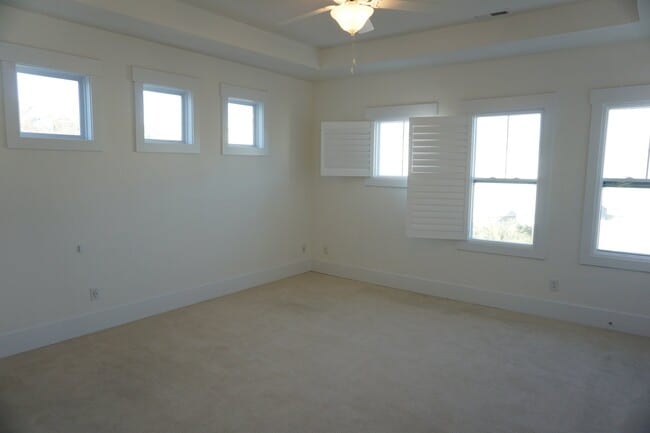Building Photo - 4032 Tamarisk Ln
