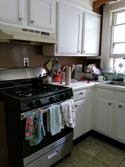 Stainless gas stove - 552 Park Ave