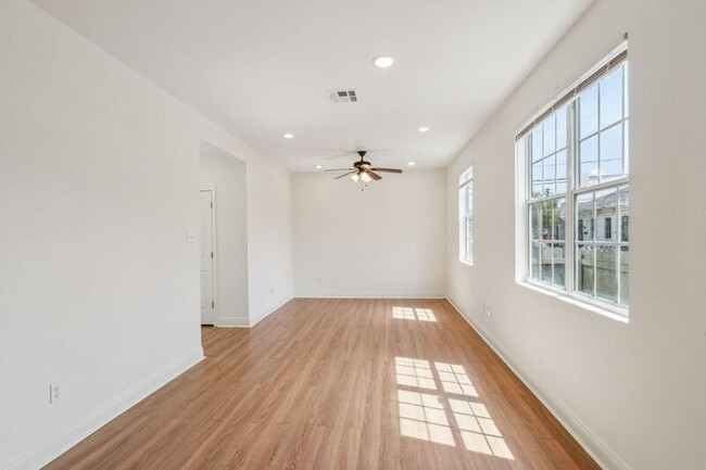 Building Photo - 401 N Tonti St