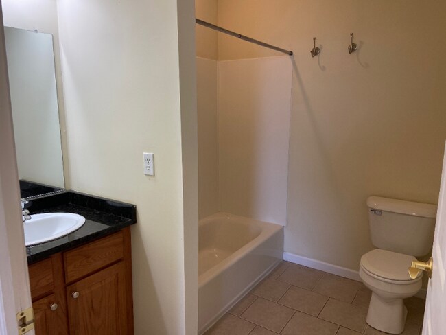 Building Photo - 1010 6th St