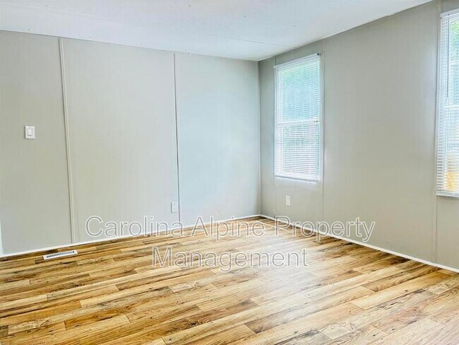 Building Photo - 143 Bluebird Ln