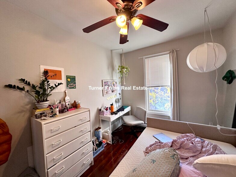 Building Photo - 717 Parker St