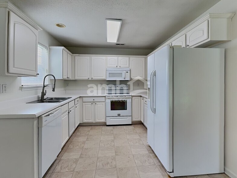 Building Photo - 120 Birch Hill Ct