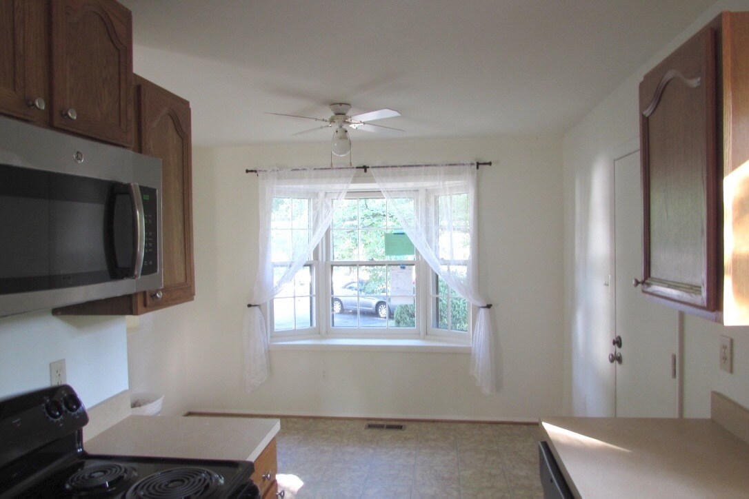 Bay window from the kitchen - 5 Templar Ct