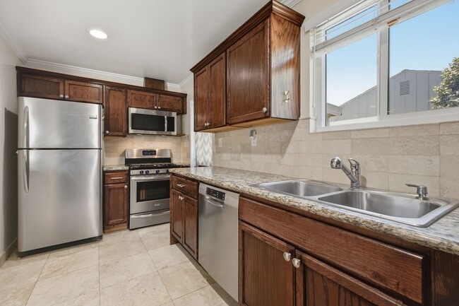 Building Photo - Stunning 3-Bedroom Burbank Home with Office & Entertainer’s Backyard
