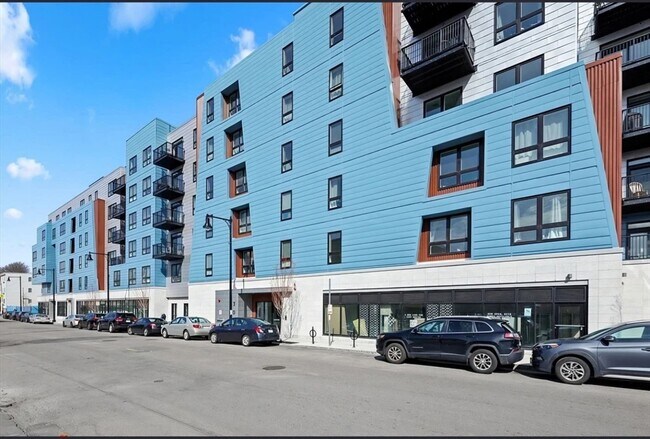 Building Photo - 301 Border St