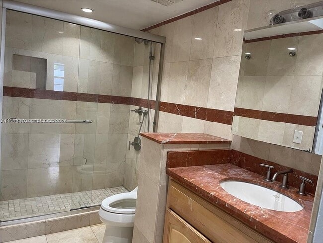 Building Photo - 1250 Lincoln Rd