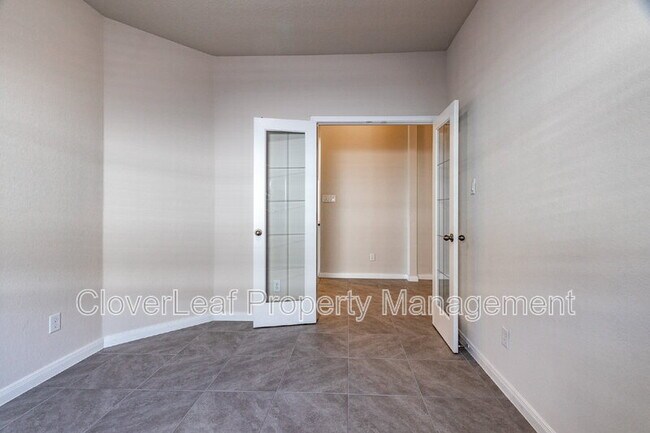 Building Photo - 405 Sika Way