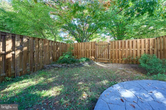 Building Photo - 685 Springhouse Square SE