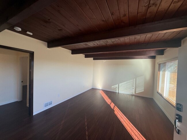 Building Photo - Stunning 2-bedroom, 1.5-bath Modern home i...
