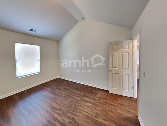 Building Photo - 306 Stable View Loop