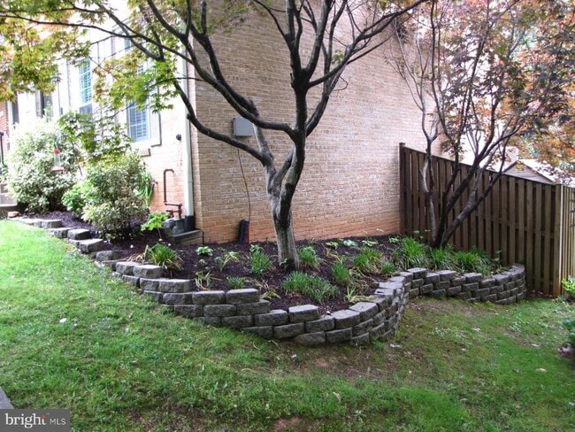 Building Photo - 9031 Blarney Stone Dr